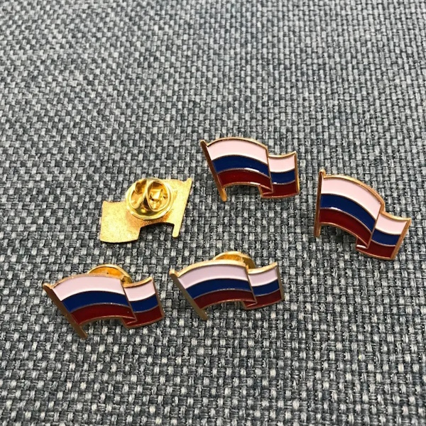 Значок "Флаг триколор Россия" 																													